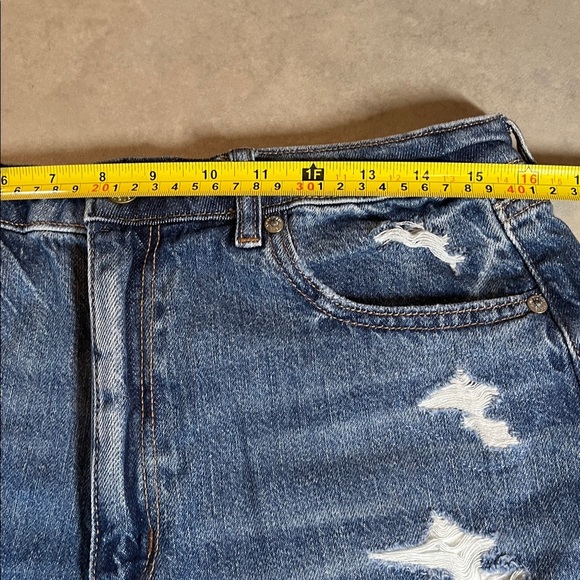 New American Eagle MOM Jean Distressed Denim Shorts. Size 12. Stretch Waist - Picture 4 of 10